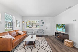 Building Photo - 106 N 17th Ave S