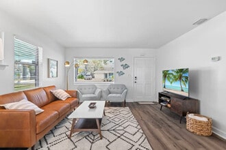 Building Photo - 106 N 17th Ave S