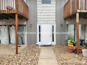 Building Photo - 128 Warner Ave