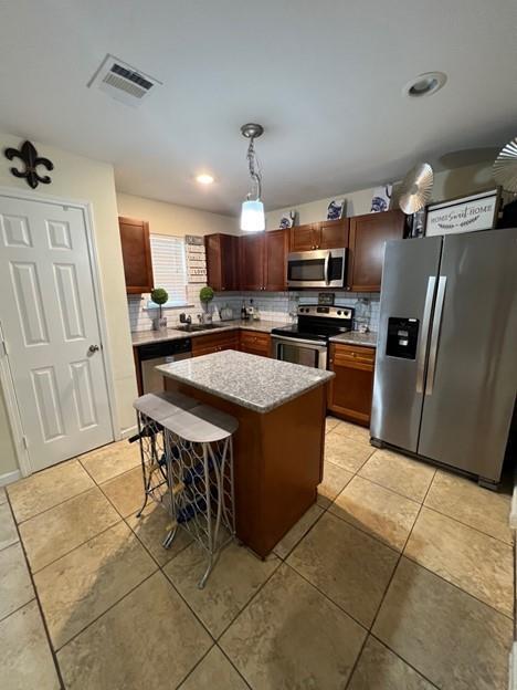 Foto del edificio - 6118 Shadow Isle Ln