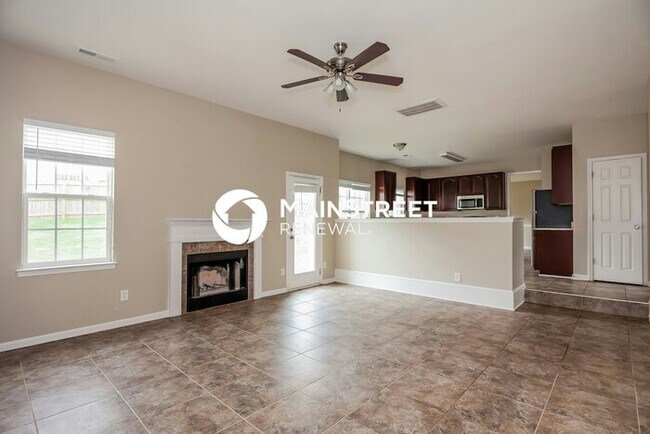 Building Photo - 4 Bedroom Pet-Friendly Home in Charlotte, NC with Main Street Renewal