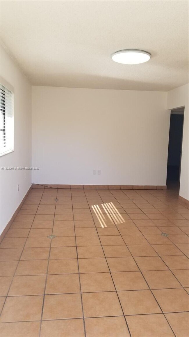 Building Photo - 3904 SW 88th Ct