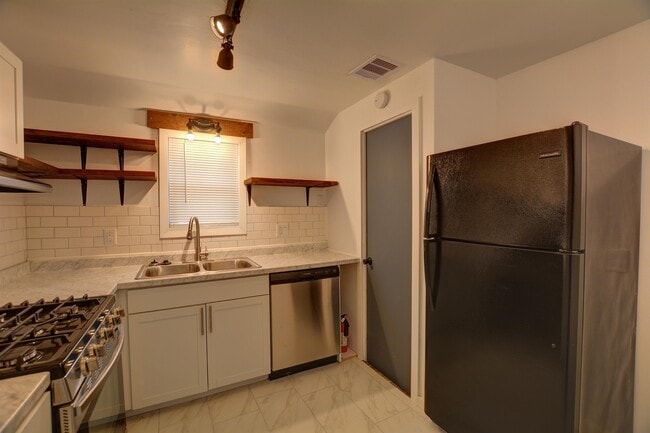 Building Photo - 741 S Miller Ct