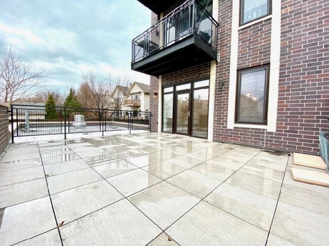 Building Photo - 2 bedroom in Chicago IL 60654