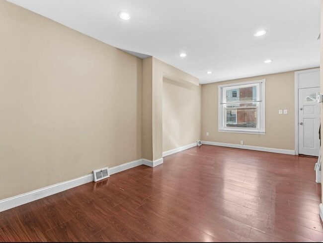 Building Photo - 2223 Winton St