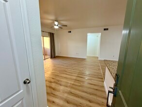 Building Photo - 16013 S Desert Foothills Pkwy