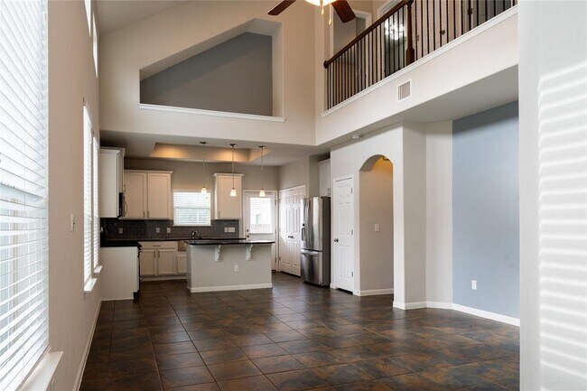 Foto del edificio - 901 Sleepy Dell Ln