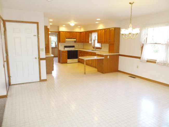 Building Photo - 590 Mt Airy Rd