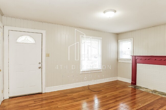 Foto del edificio - Charming 2-Bed Gem with Fireplace & Hardwo...