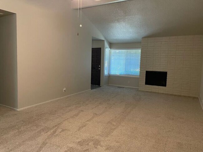 Building Photo - Gorgeous 2 Bed, 2 Bath Patio Home in Arden...