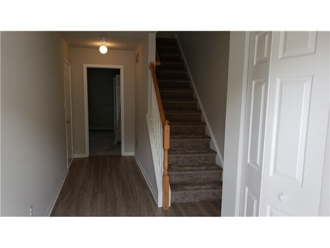 Building Photo - 21 Saddle Ridge Ct