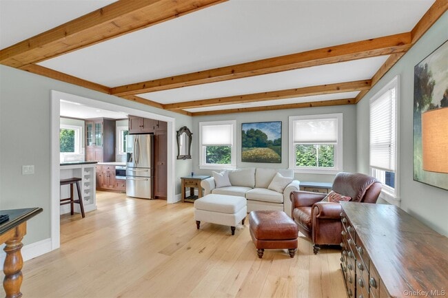 Foto del edificio - 345 Colonial Rd