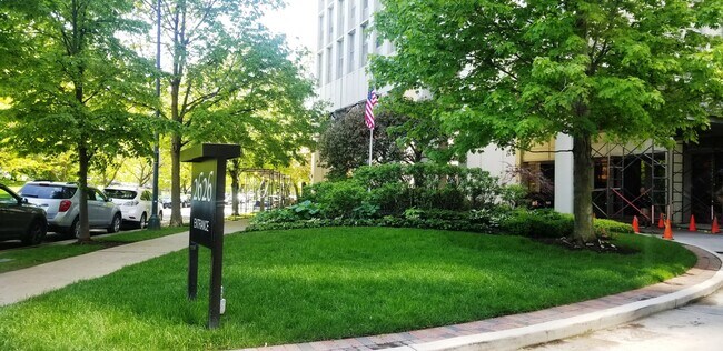 Foto del edificio - 2626 N Lakeview Ave