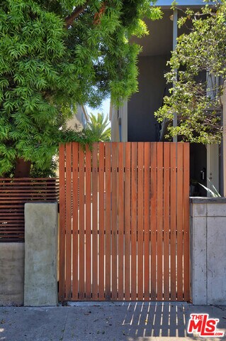 Foto del edificio - 2523 Abbot Kinney Blvd