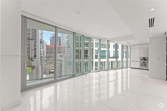 Building Photo - 300 Biscayne Blvd Way