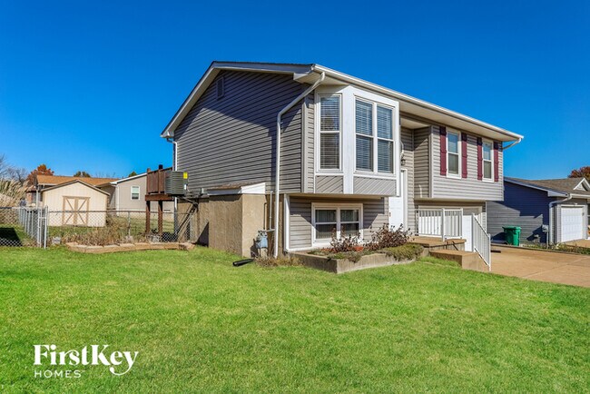 Building Photo - 3201 Lupine Dr