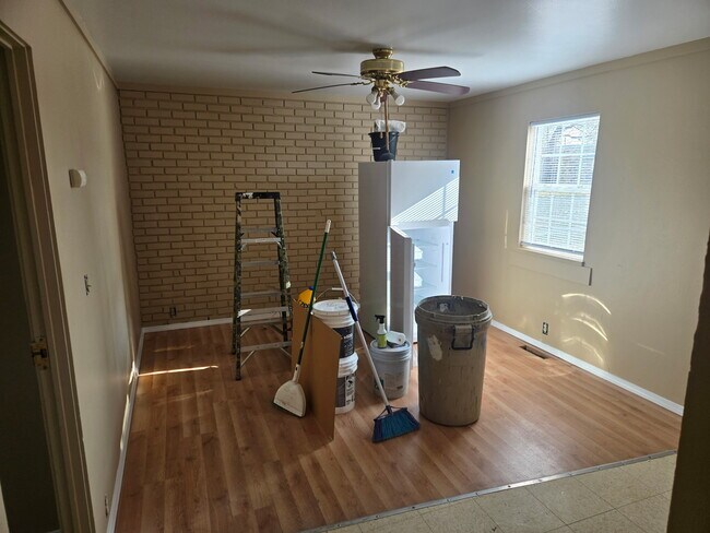 Foto del edificio - 229 N Clinton St