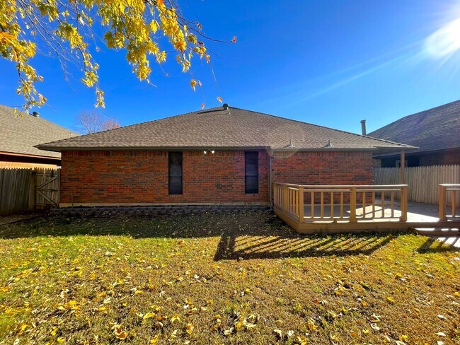 Building Photo - *** Ask About Our $500 Off Special*** Unve...