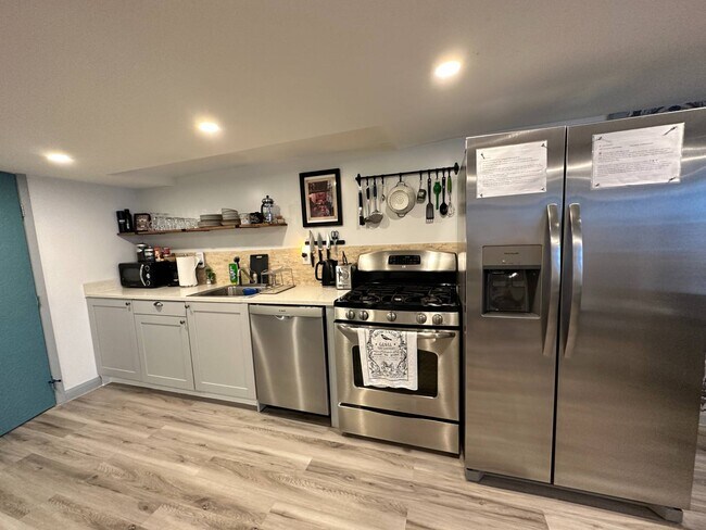 Building Photo - 124 Pioneer St