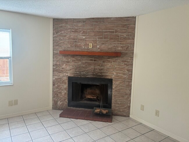 Building Photo - 2651 Kingswood Dr NE