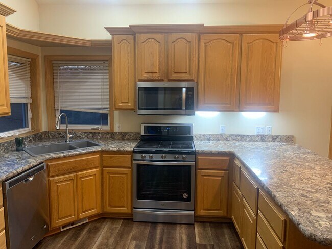 Foto del edificio - 5 Bedroom 3 Bathroom Home In Briarwood