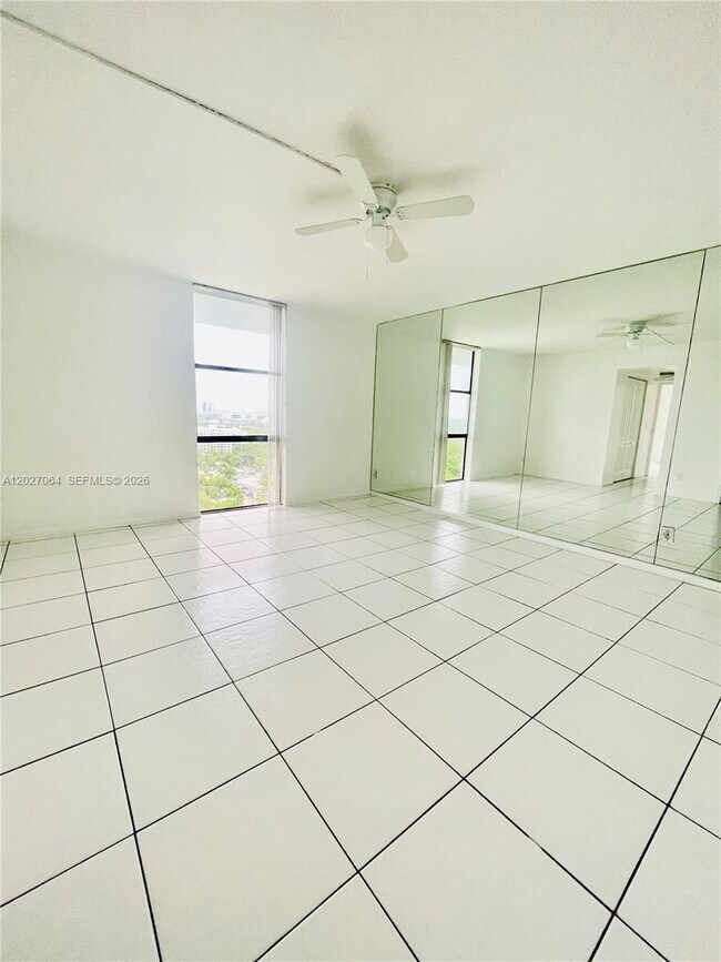Foto del edificio - 13499 Biscayne Blvd