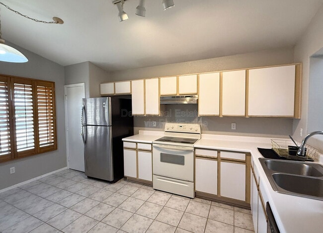 Foto del edificio - 6757 W Gardenia Ave