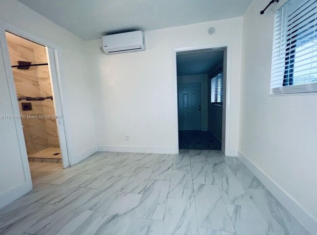 Building Photo - 5600 SW 38th St