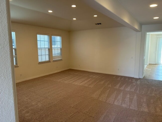 Building Photo - 40352 Charlesburg Dr