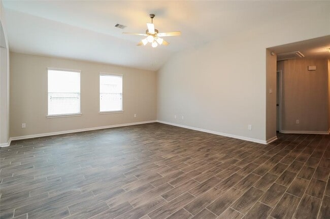Building Photo - 17239 Glen Oaks Dr