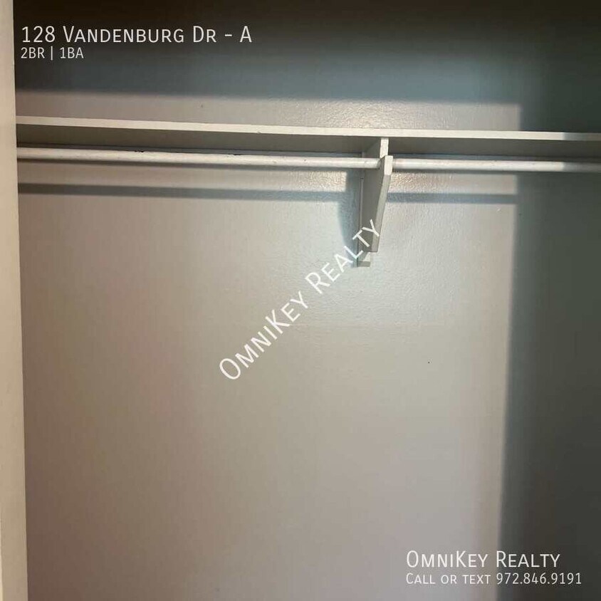 Foto del edificio - 128 Vandenburg Dr