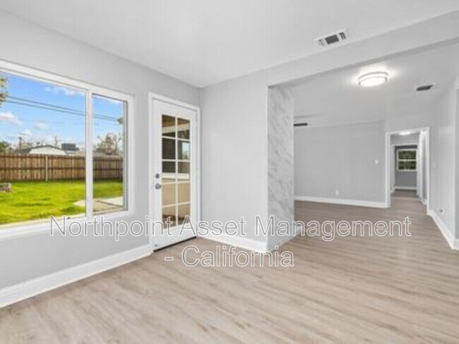 Foto del edificio - 1416 Sebastian Way