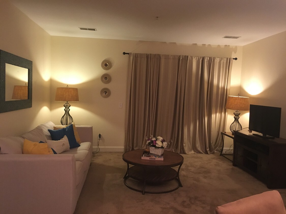 Sala de estar - 7232 Althorp Way