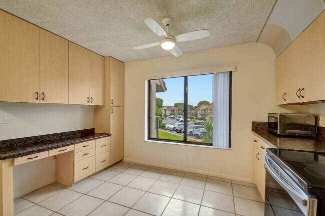 Foto del edificio - 5519 Fairway Park Dr