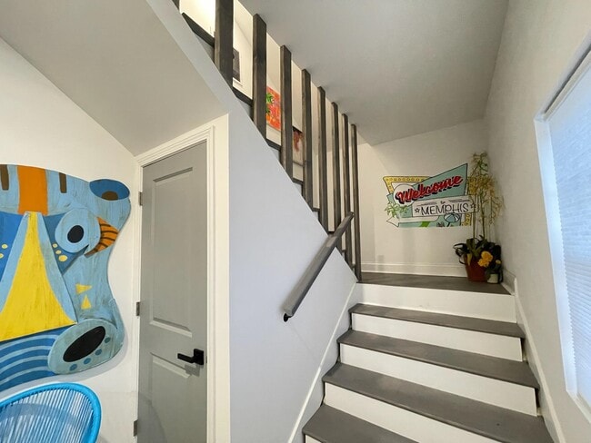 Building Photo - 2462 Hale Ave