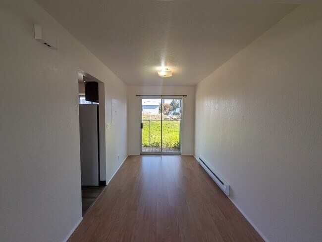 Foto del edificio - 275 Rose Ave