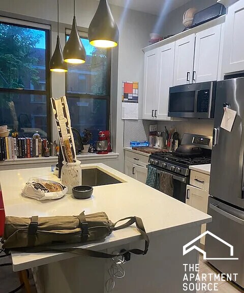 Foto del edificio - 1456 W Addison St
