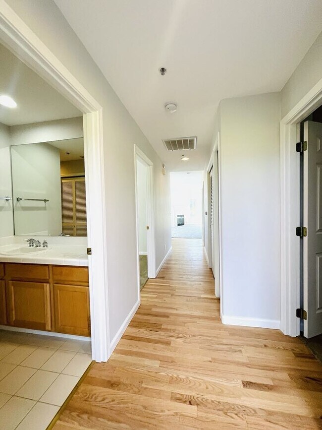 Building Photo - 135 3rd St