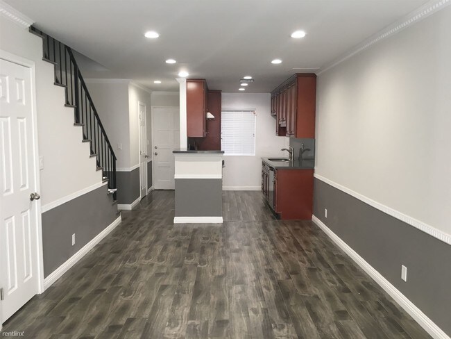 Foto del edificio - 557 E San Jose Ave