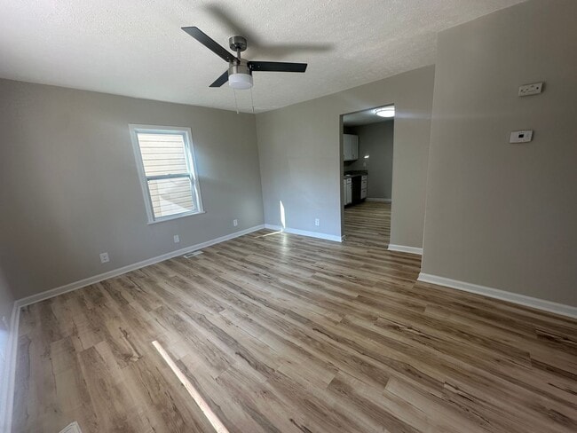 Photo - CHARMING, 1 BEDROOM LOWER LEVEL DUPLEX AVAILABLE NOW! House