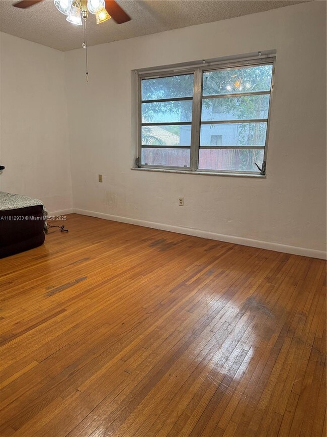 Building Photo - 230 Hibiscus Dr