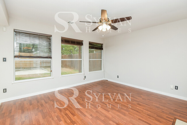 Building Photo - 8016 Shoshoni Dr