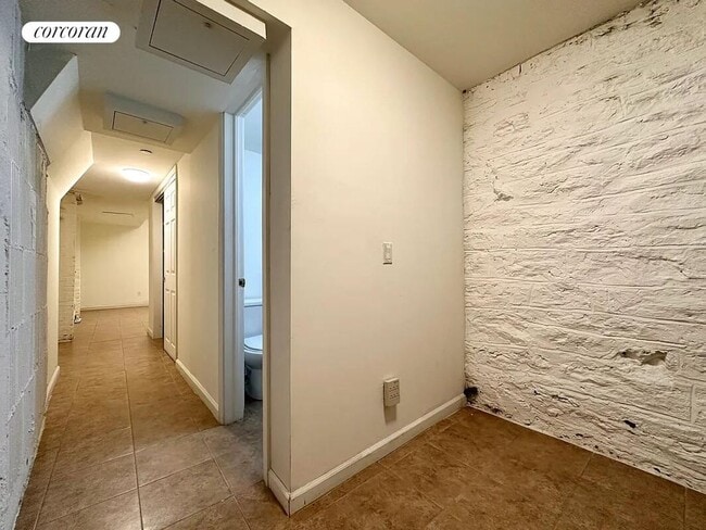 Building Photo - 535 E 87th St