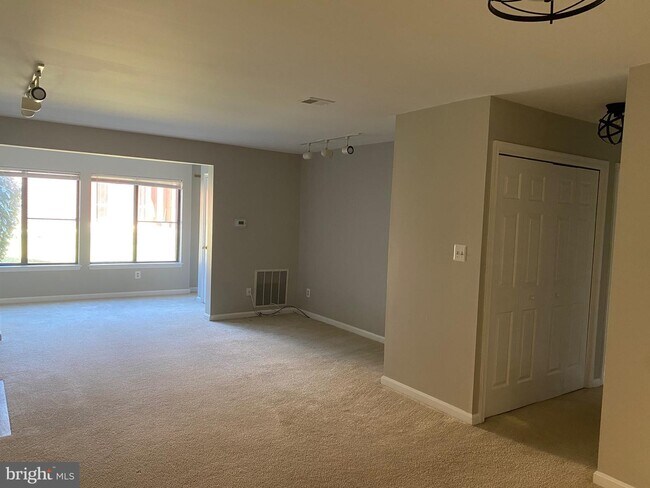 Foto del edificio - 2822 Lee Oaks Pl