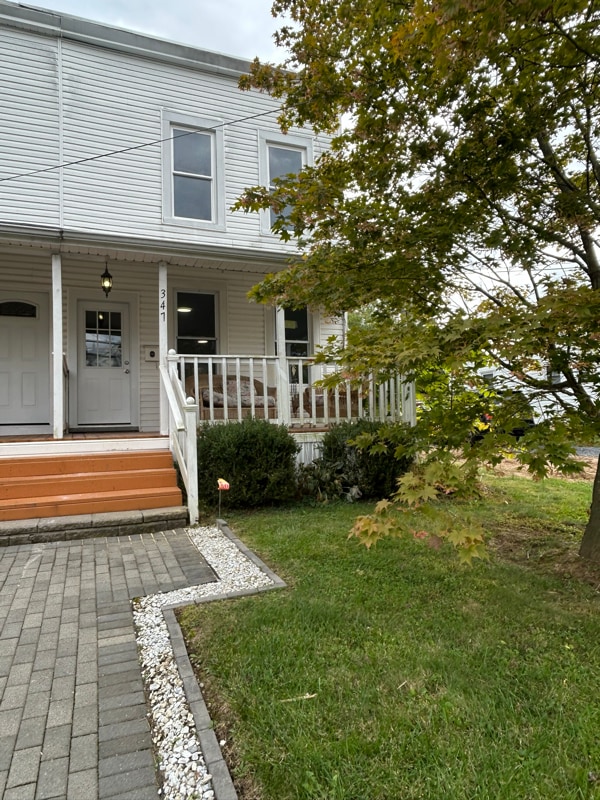 Building Photo - 347 W Woodland Ave