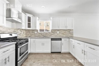 Building Photo - 902 W 41st St