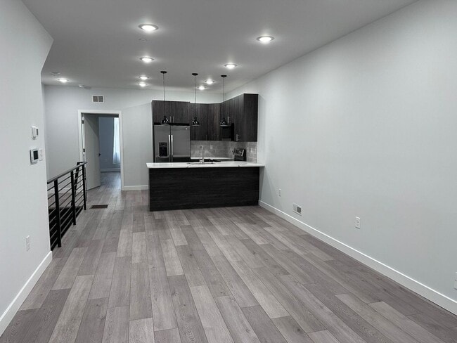 Photo - 2224 N Franklin St Apartment