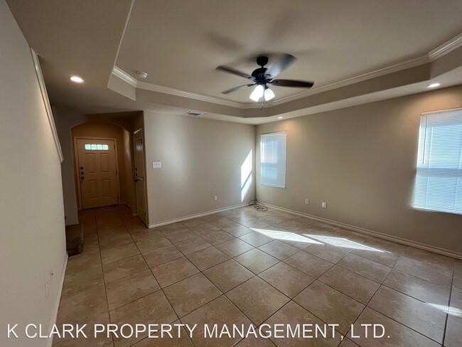 Building Photo - 3 br, 2.5 bath House - 7034 LAKEVIEW DR #101