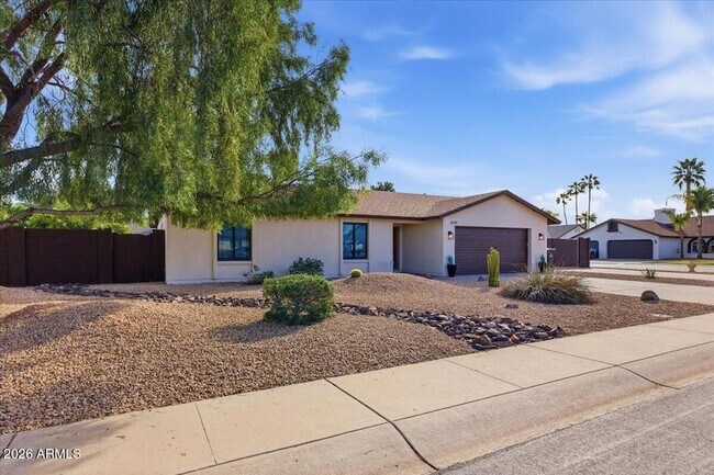 Foto del edificio - 6101 E Greenway Ln