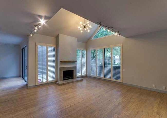 Building Photo - 338 Litchfield Ln